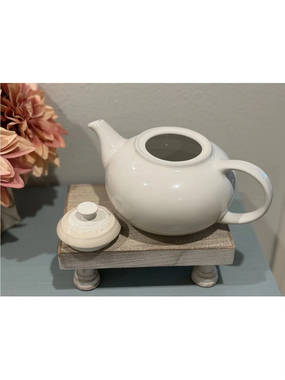 Le Creuset 1.3L Classic Teapot MERINGUE Stoneware Glossy Finish Second Choix NEW